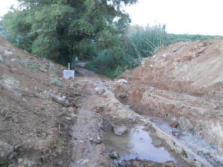 tra le due scarpatesarà costruito un ponte